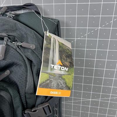 TETON Sports w/ 2L Bladder Oasis Hydration Pack NEW Black/Gray Unisex 2101SCOX