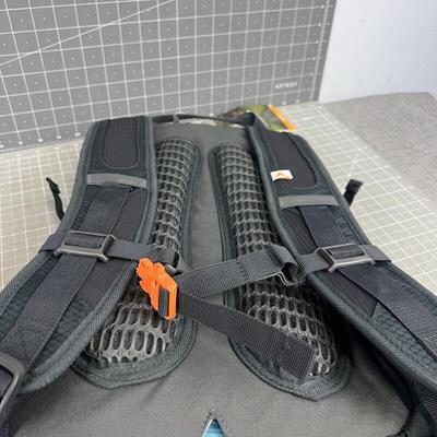 TETON Sports w/ 2L Bladder Oasis Hydration Pack NEW Black/Gray Unisex 2101SCOX