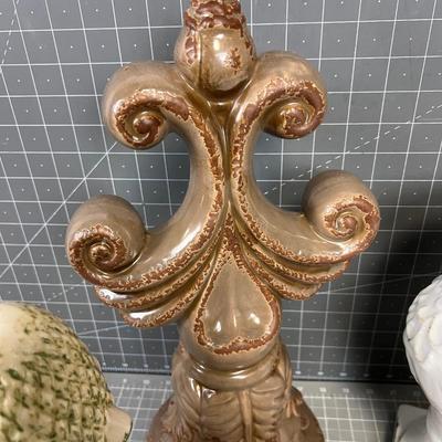 Mixed lot of Ceramic Décor. (4) Pieces 