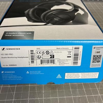 SENNHEISER HD 280 Pro Over-Ear Monitoring Headphones 