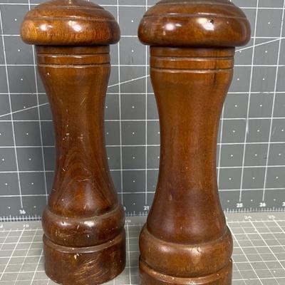 Pair of Walnut Pepper Mills