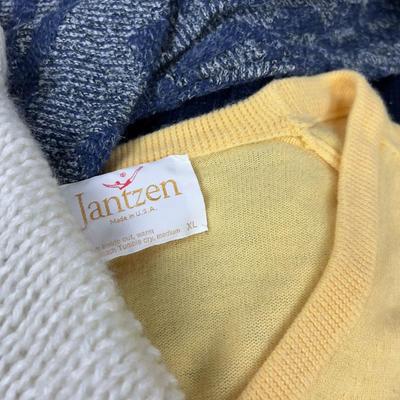 (4) Sweaters 