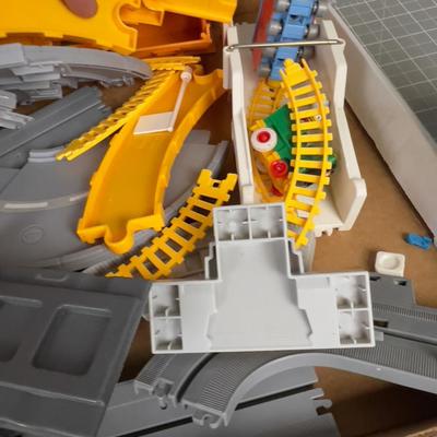 Toy Train Track Thomas the Train, Plus