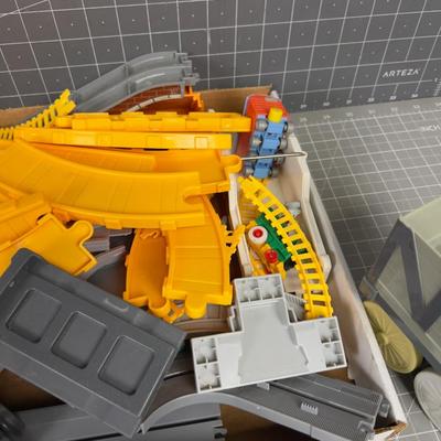 Toy Train Track Thomas the Train, Plus