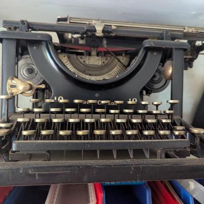 Made In Canada Manual Desktop Typewriter