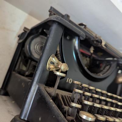 Made In Canada Manual Desktop Typewriter