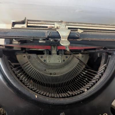 Made In Canada Manual Desktop Typewriter