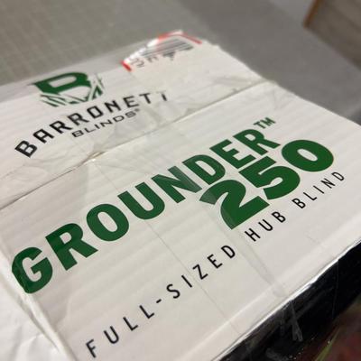 GROUNDER Full Size Hub Blind, NEW