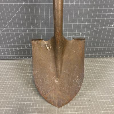 Round Nose Shovel Fiber Glass Handle.