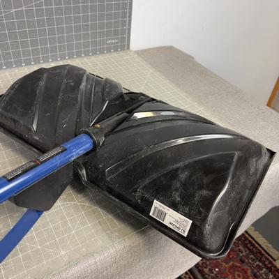 SNOWJOE Shovel 