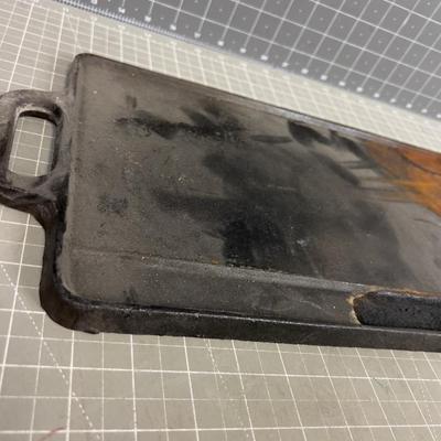 Cast Iron Griddle, Looks Reversible