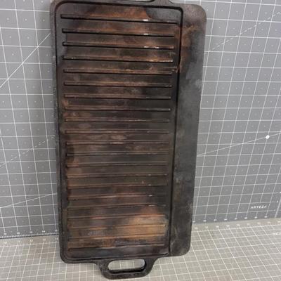 Cast Iron Griddle, Looks Reversible