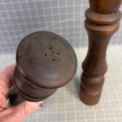 Walnut Salt & Pepper Mills Pair 