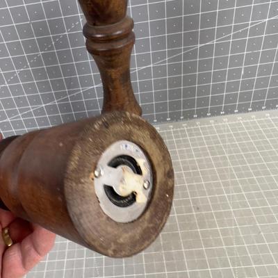 Walnut Salt & Pepper Mills Pair 