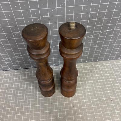 Walnut Salt & Pepper Mills Pair 