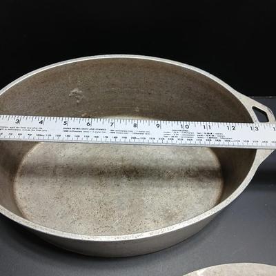 Two vintage Alden cast aluminum pots - Dutch oven - stock pot - Oval with lid and round with no lid