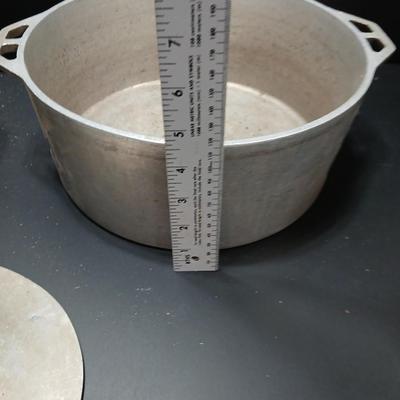 Two vintage Alden cast aluminum pots - Dutch oven - stock pot - Oval with lid and round with no lid