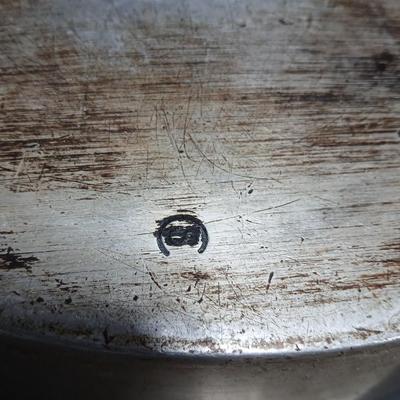 Two vintage Alden cast aluminum pots - Dutch oven - stock pot - Oval with lid and round with no lid