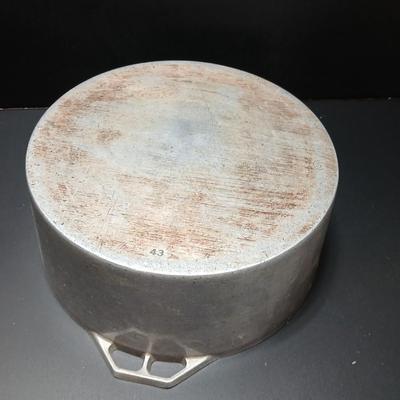 Two vintage Alden cast aluminum pots - Dutch oven - stock pot - Oval with lid and round with no lid