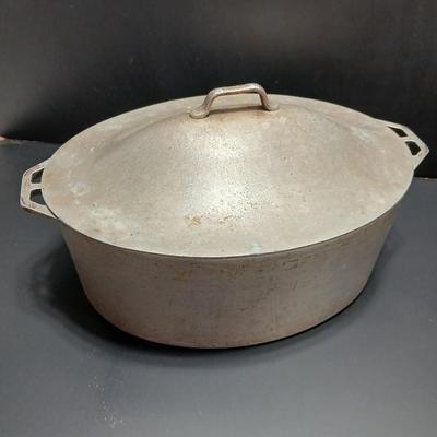Two vintage Alden cast aluminum pots - Dutch oven - stock pot - Oval with lid and round with no lid