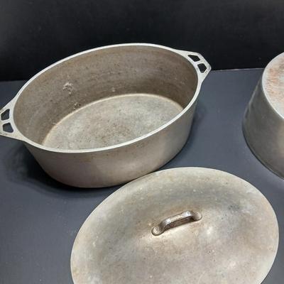 Two vintage Alden cast aluminum pots - Dutch oven - stock pot - Oval with lid and round with no lid