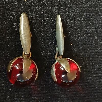 Antique ruby red glass stone / marble cufflinks - Crystal screw back earrings - and Vintage stone beaded necklace with fancy links