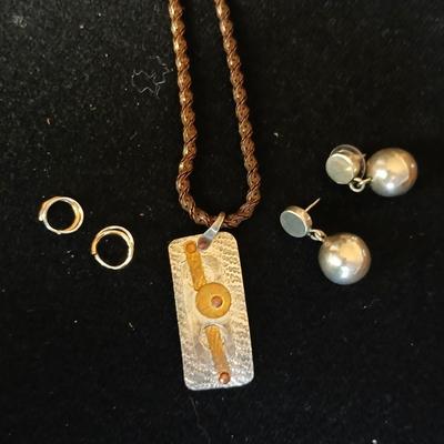 .925 marked earrings - Half gold half silver-colored coil / screw earrings with a unique vintage necklace