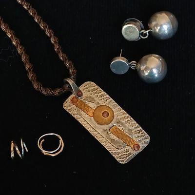 .925 marked earrings - Half gold half silver-colored coil / screw earrings with a unique vintage necklace