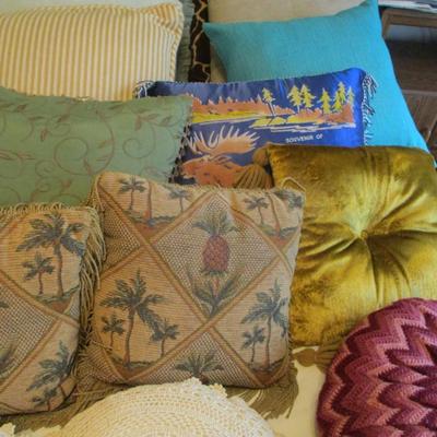 Assortment Of Throw Pillows Various Colors & Sizes Choice 2