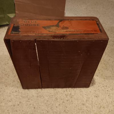 ANTIQUE BLUE GOOSE AMERICAN FRUIT GROWERS BOX