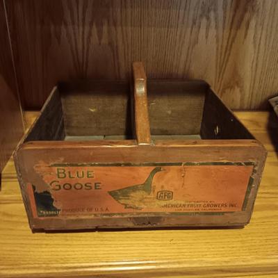 ANTIQUE BLUE GOOSE AMERICAN FRUIT GROWERS BOX