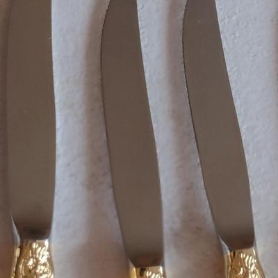 Romantic Rose Japan Serrated Table Knife Set- Eight Pieces