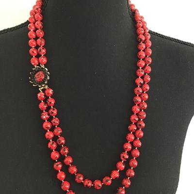Pretty Vintage Faux Beaded Necklace with Pretty Clasp