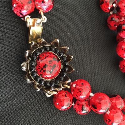 Pretty Vintage Faux Beaded Necklace with Pretty Clasp