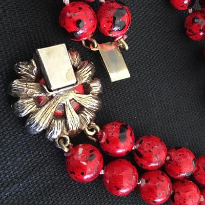 Pretty Vintage Faux Beaded Necklace with Pretty Clasp