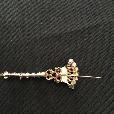 Vintage faux Pearl and rhinestone pin
