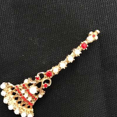 Vintage faux Pearl and rhinestone pin