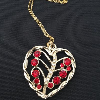 Vintage rhinestone pendant in gold tone chain necklace