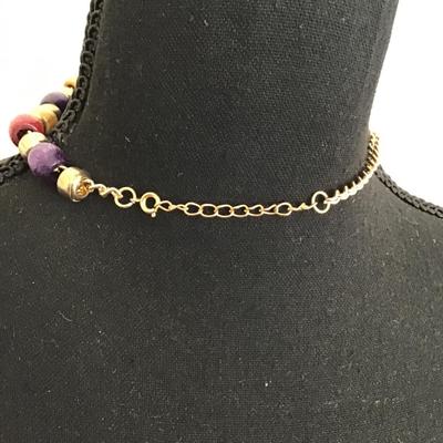 Cute gold tone would beaded necklace