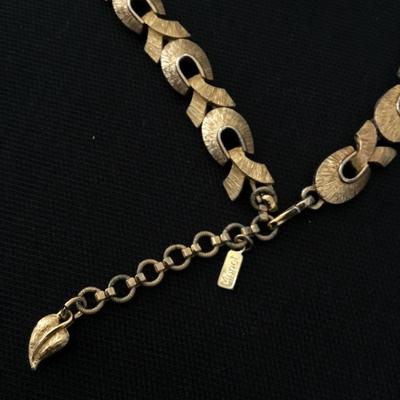 Beautiful Monet, vintage, gold, toned, choker style necklace