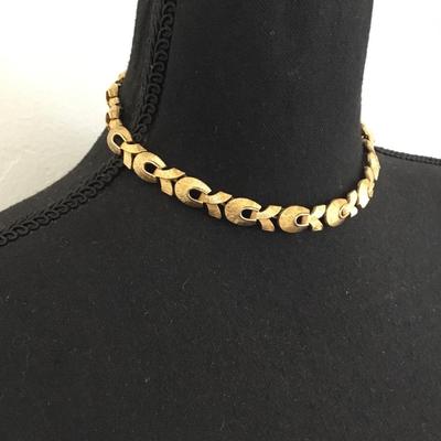 Beautiful Monet, vintage, gold, toned, choker style necklace