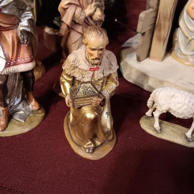 A WONDERFUL NATIVITY SCENE WITH WOODEN HAND CARVED ANRI & KARL KUOLT FIGURES