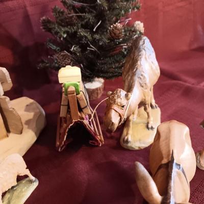 A WONDERFUL NATIVITY SCENE WITH WOODEN HAND CARVED ANRI & KARL KUOLT FIGURES