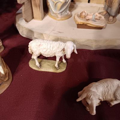 A WONDERFUL NATIVITY SCENE WITH WOODEN HAND CARVED ANRI & KARL KUOLT FIGURES