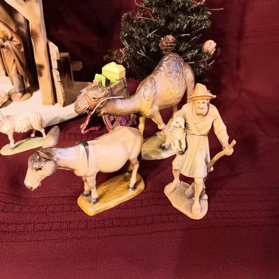 A WONDERFUL NATIVITY SCENE WITH WOODEN HAND CARVED ANRI & KARL KUOLT FIGURES