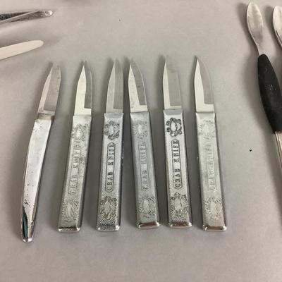 K8218 Lot of Carvel Hall Crab Knives & Hammers