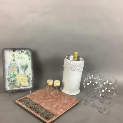K8045 Wine Serving Lot with Slate Sign