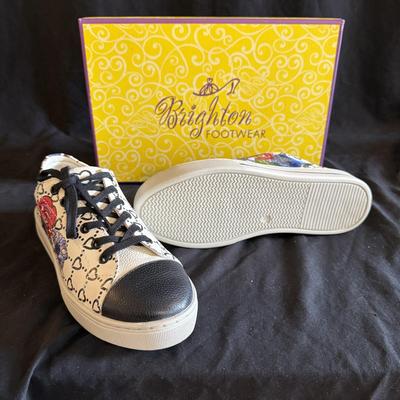 Ed Hardy & Brighton Sneakers Size 7 (GB1-BM)
