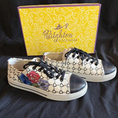 Ed Hardy & Brighton Sneakers Size 7 (GB1-BM)