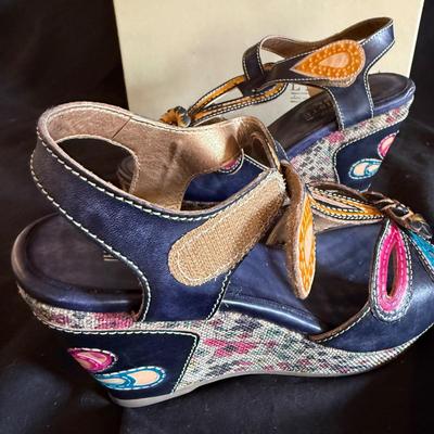 L’ Artiste Spring Step Healed Sandals size 6.5-8 (GB1-BM)
